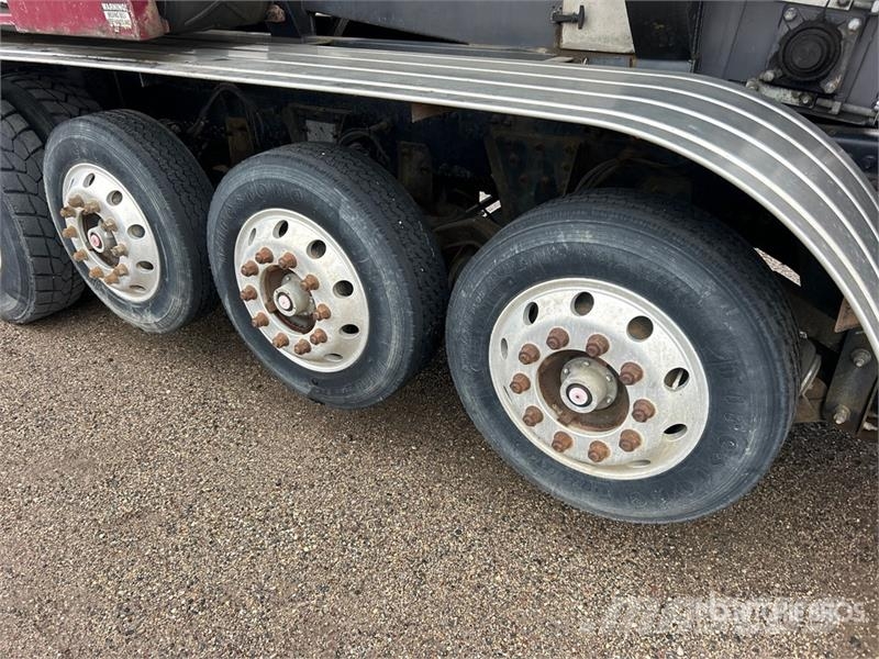 Volvo VHD 14x4 Stone Spreader Truck Машини за бетонов камък