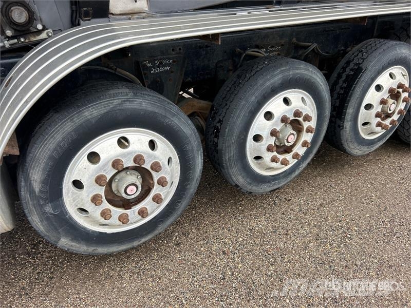 Volvo VHD 14x4 Stone Spreader Truck Машини за бетонов камък