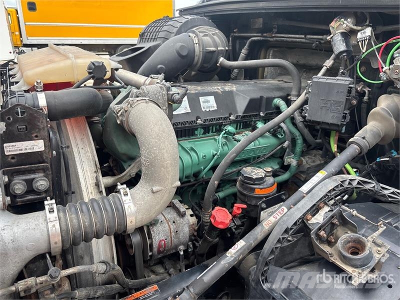Volvo VNL Vetopöytäautot