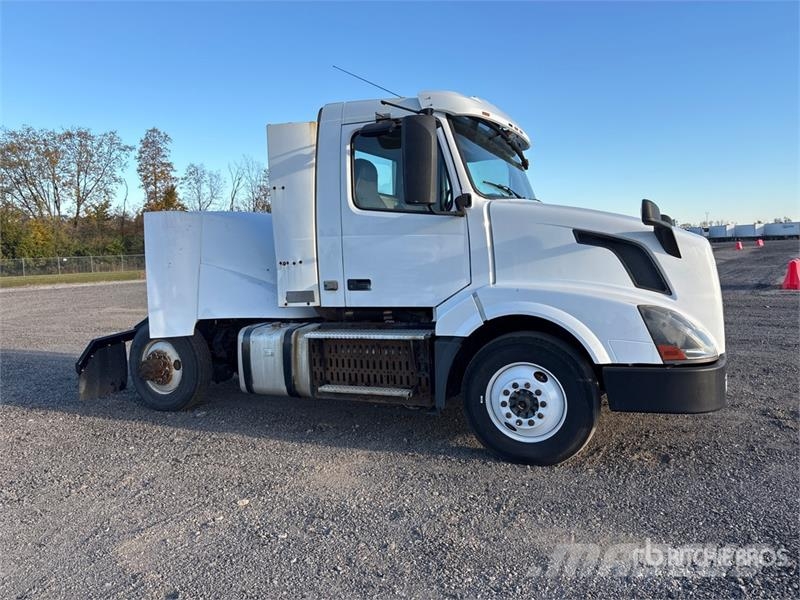 Volvo VNL Vetopöytäautot
