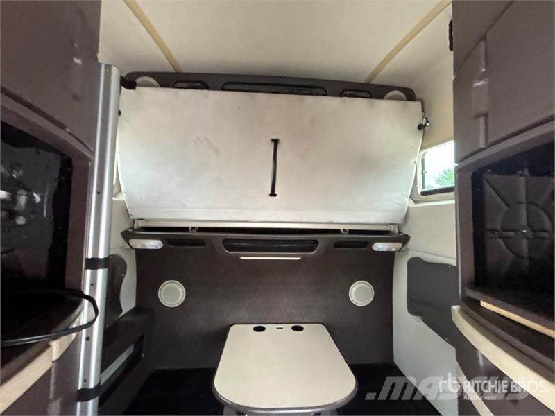 Volvo VNL Vetopöytäautot