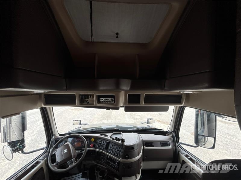 Volvo VNL Vetopöytäautot