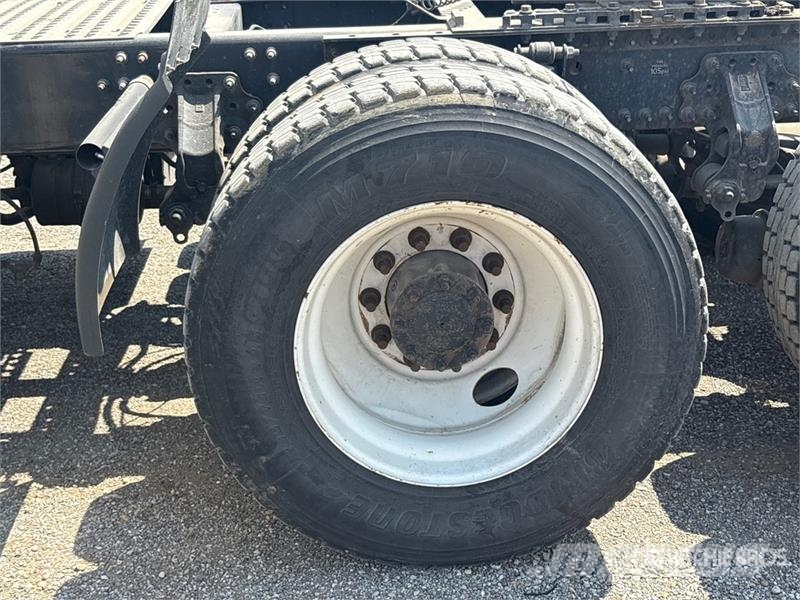 Volvo VNL Vetopöytäautot