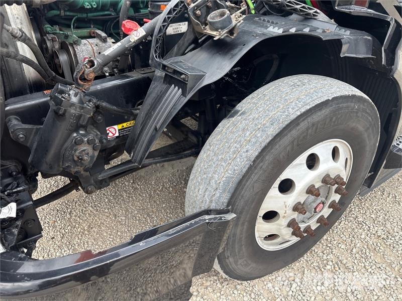 Volvo VNL Vetopöytäautot