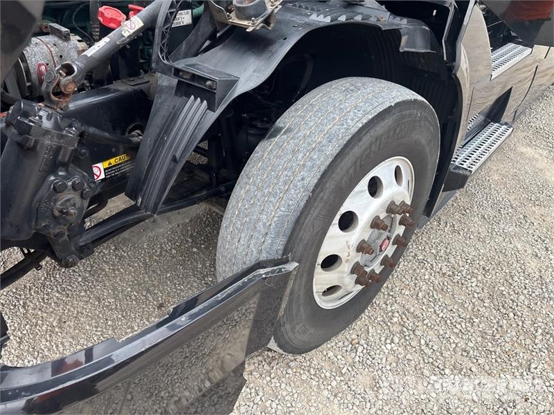 Volvo VNL Vetopöytäautot