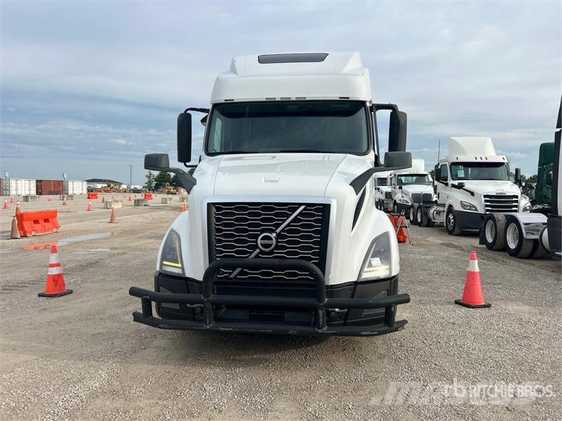 Volvo VNL Sadulveokid