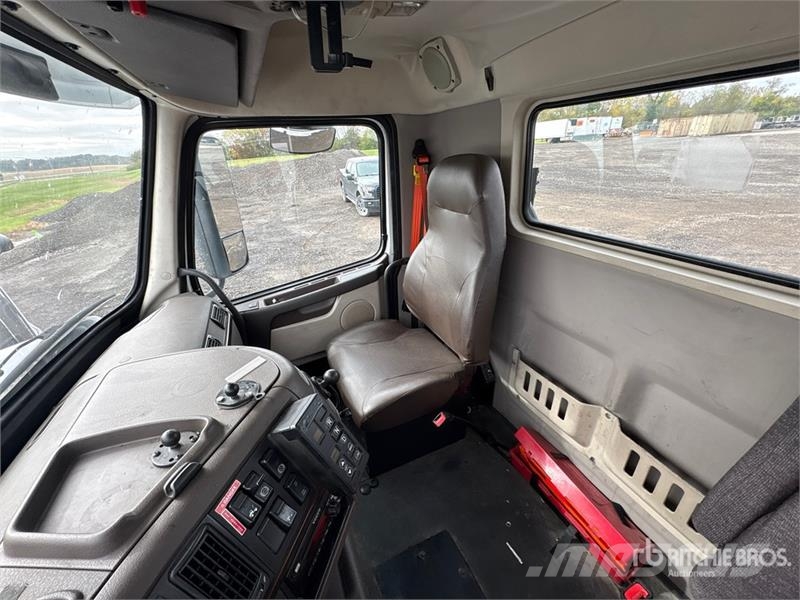 Volvo VNL وحدات الجر