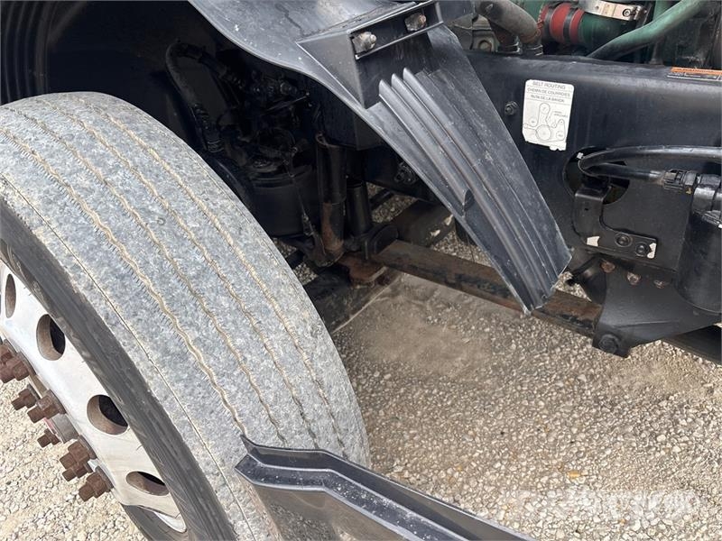 Volvo VNL Vetopöytäautot