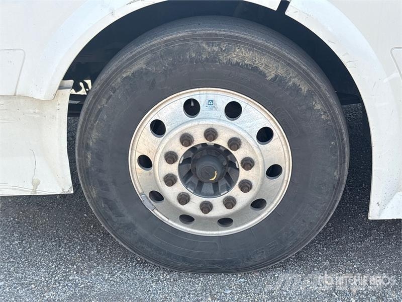 Volvo VNL Vetopöytäautot