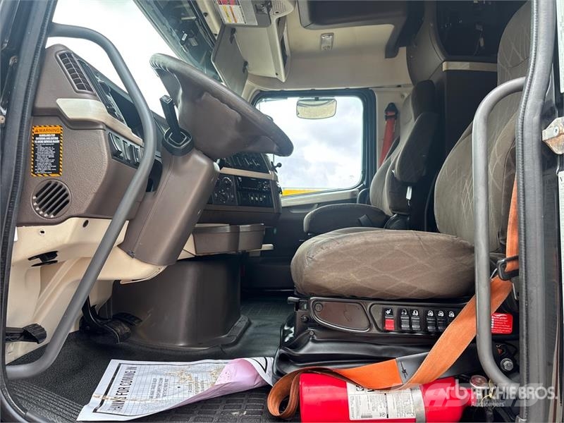 Volvo VNL Vetopöytäautot