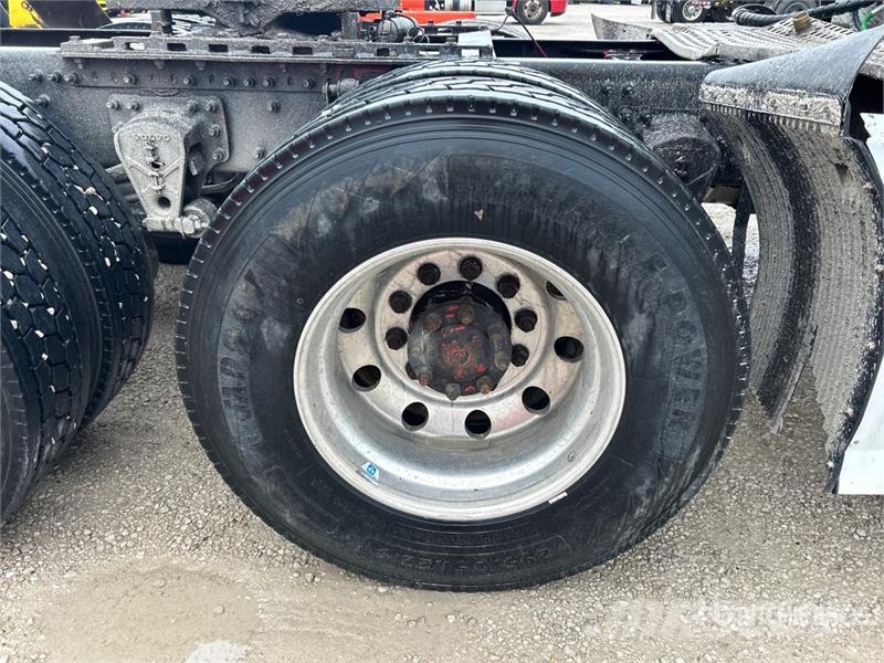 Volvo VNL Trekkers