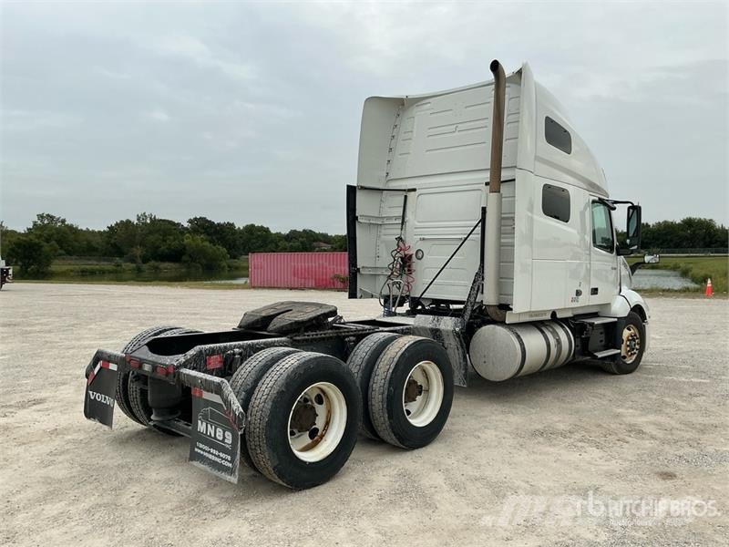 Volvo VNL 中古トラクターヘッド | トレーラーヘッド