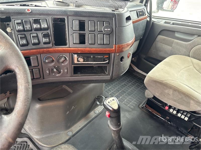 Volvo VNL Autotractoare