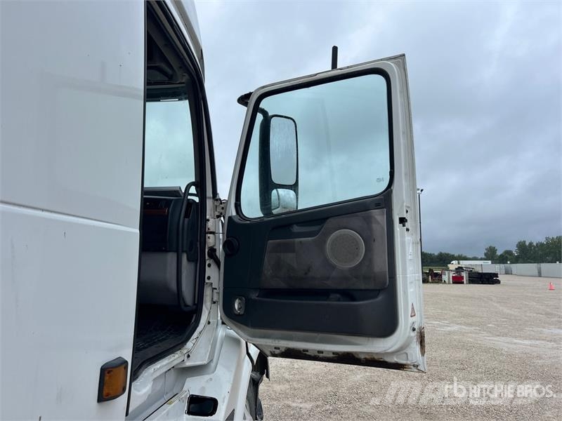 Volvo VNL Trekkers