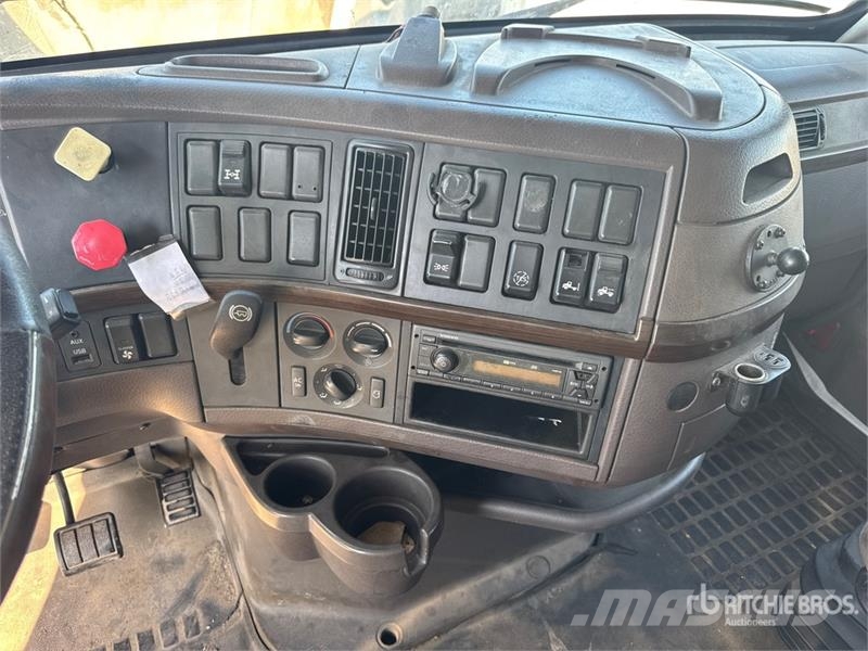 Volvo VNL Tegljači
