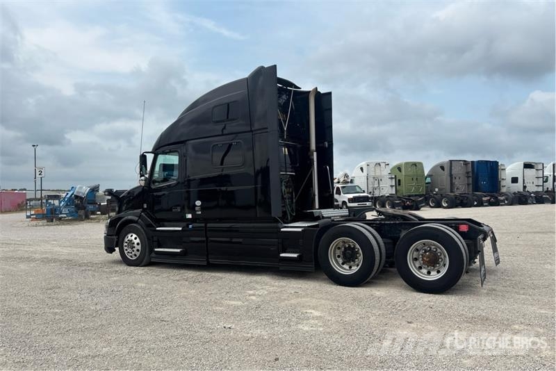Volvo VNL Vetopöytäautot