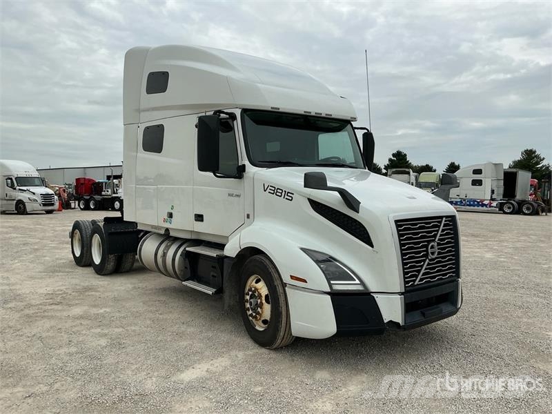 Volvo VNL 中古トラクターヘッド | トレーラーヘッド