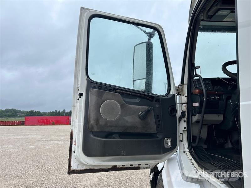 Volvo VNL Trekkers