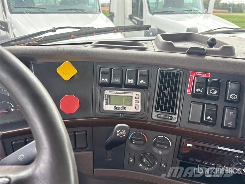 Volvo VNL وحدات الجر