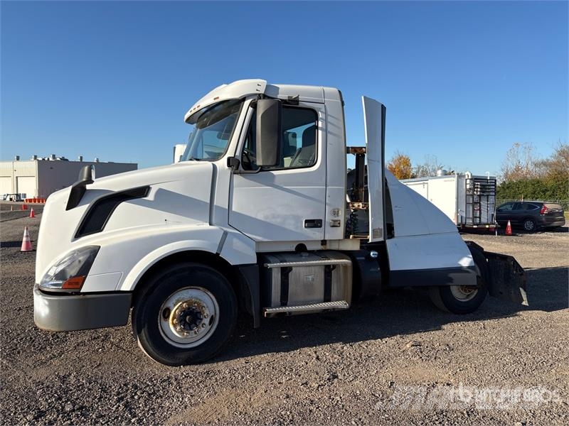 Volvo VNL Vetopöytäautot
