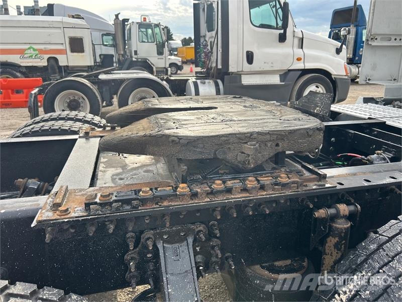 Volvo VNL Sadulveokid