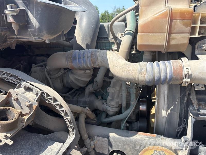 Volvo VNL Vetopöytäautot