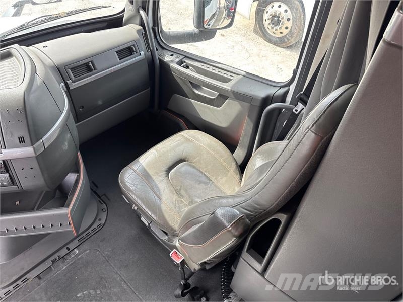 Volvo VNL وحدات الجر