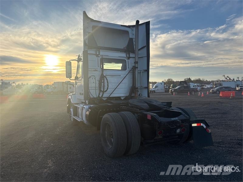 Volvo VNL Vetopöytäautot