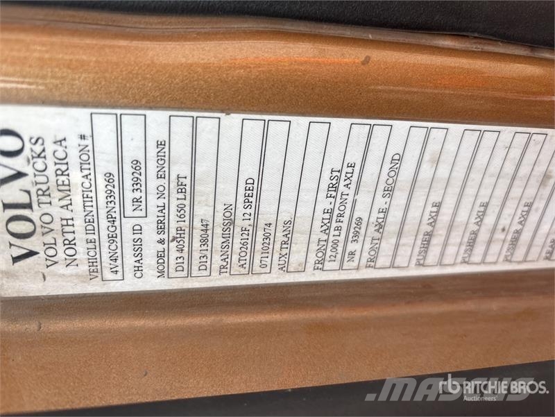 Volvo VNL 中古トラクターヘッド | トレーラーヘッド