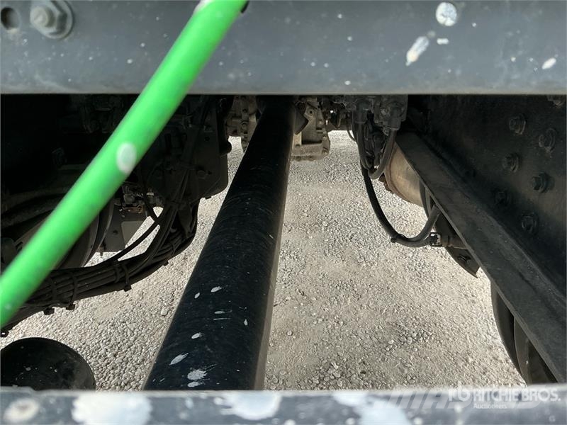 Volvo VNL 中古トラクターヘッド | トレーラーヘッド
