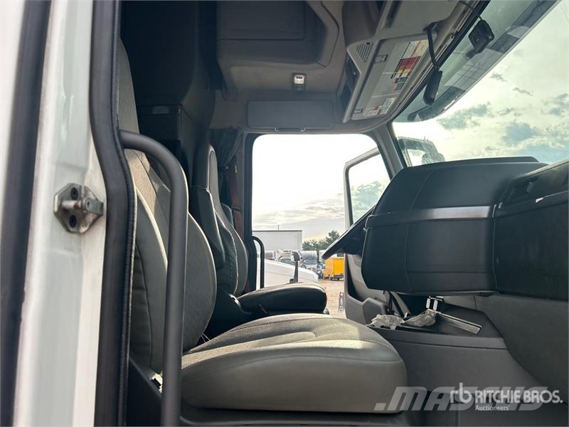 Volvo VNL Sadulveokid