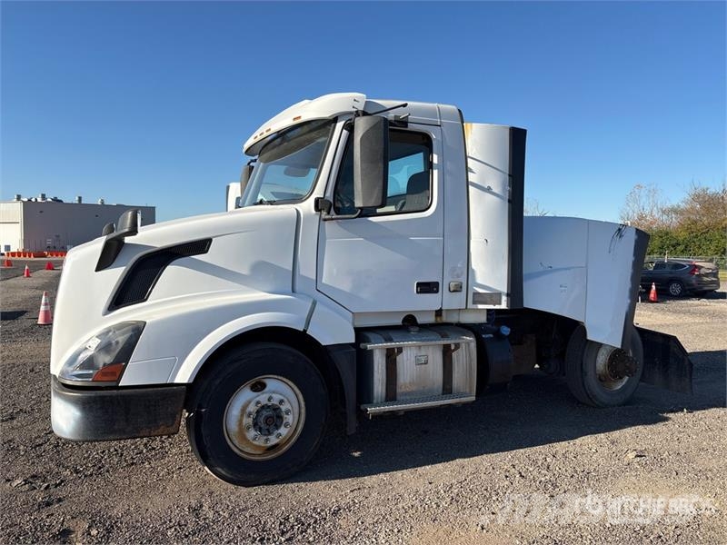 Volvo VNL Vetopöytäautot