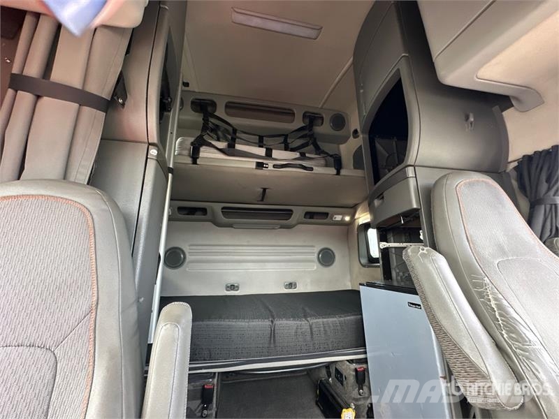 Volvo VNL Sattelzugmaschinen