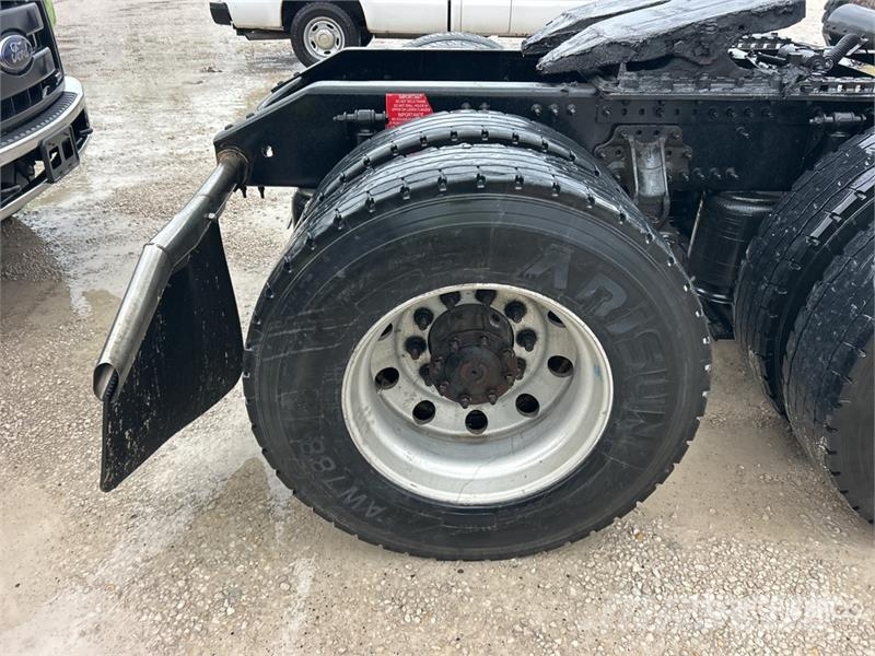 Volvo VNL 曳引機組件