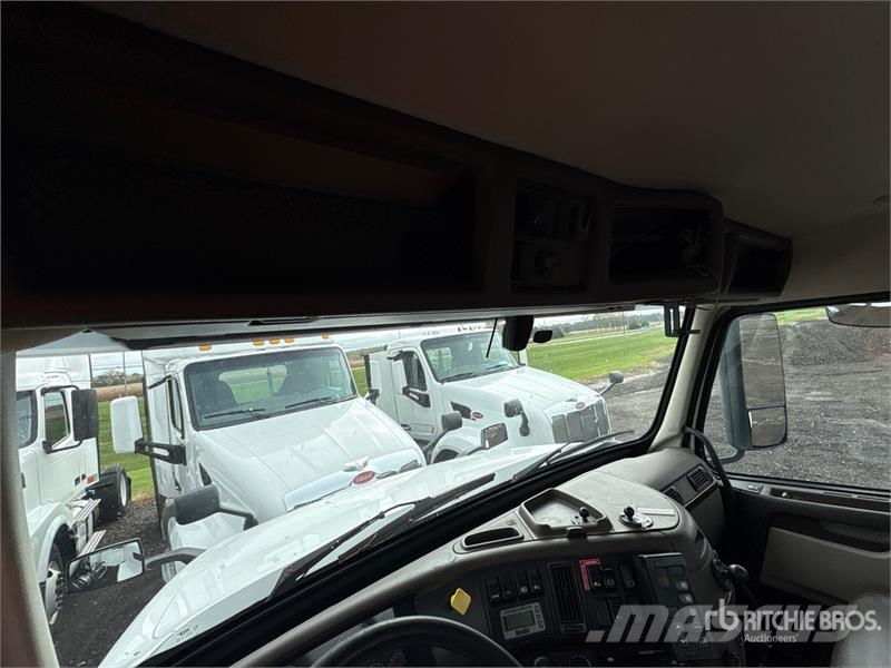 Volvo VNL وحدات الجر