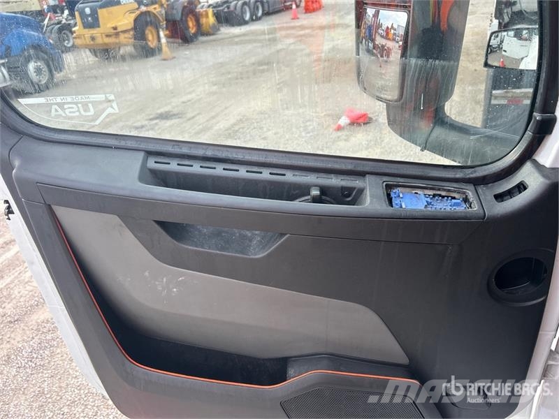 Volvo VNL Sadulveokid