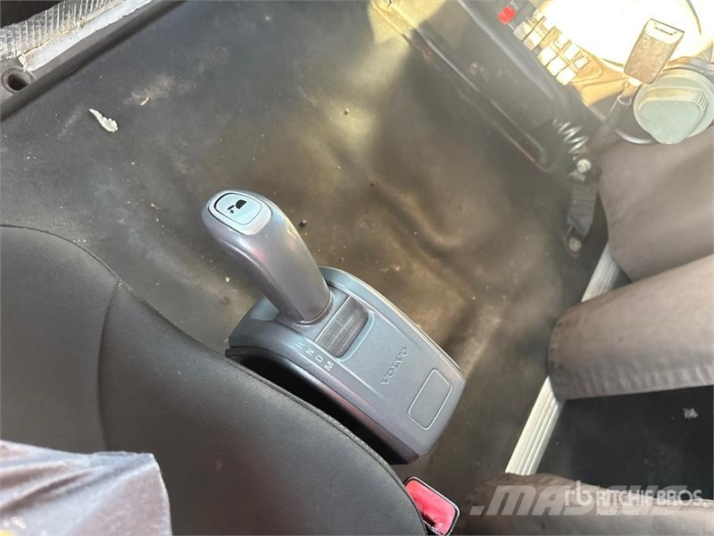 Volvo VNL Vetopöytäautot