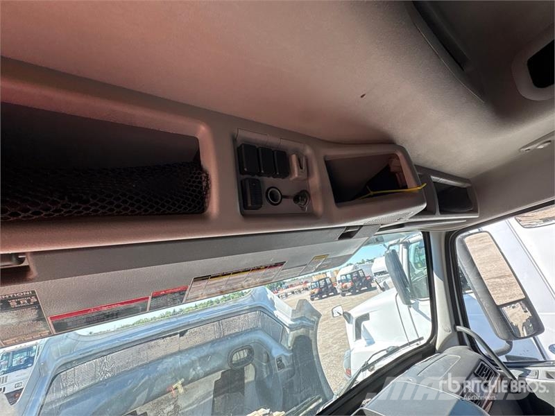 Volvo VNL Trekkers