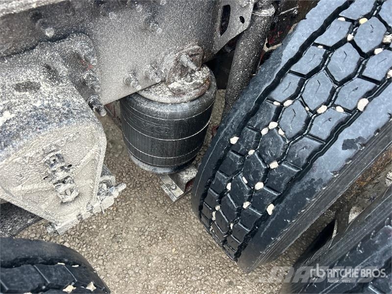 Volvo VNL Trekkers