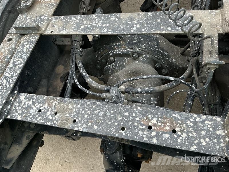 Volvo VNL 中古トラクターヘッド | トレーラーヘッド