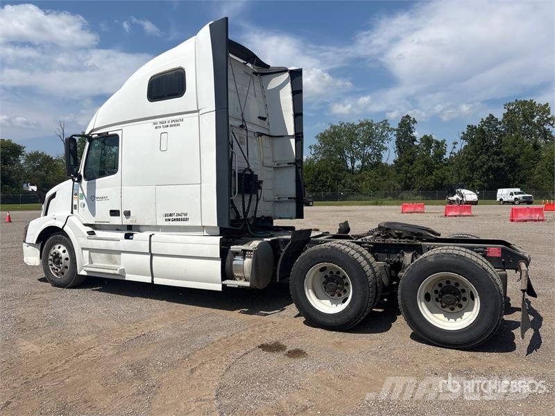 Volvo VNL Vetopöytäautot