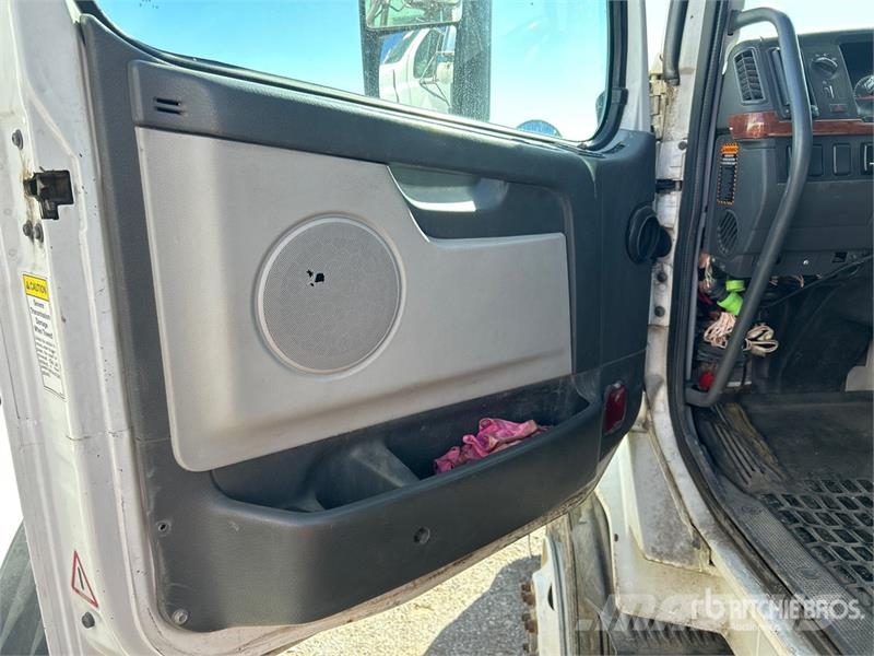 Volvo VNL Trekkers