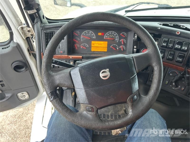 Volvo VNL Trekkers