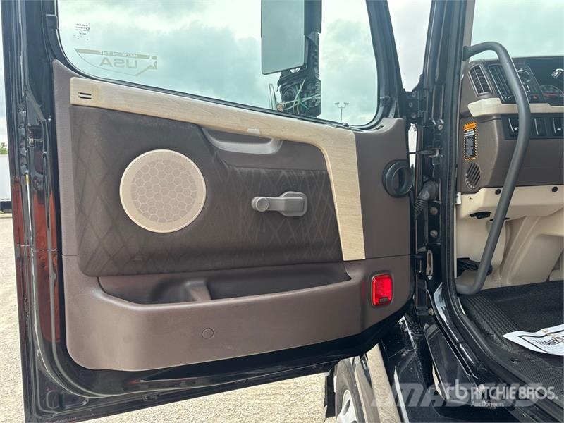 Volvo VNL Vetopöytäautot