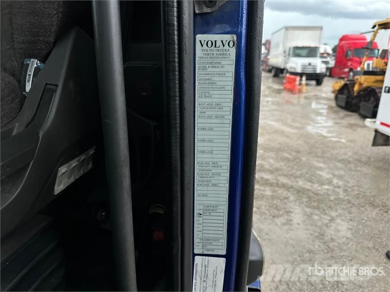 Volvo VNL Naudoti vilkikai