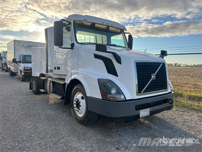 Volvo VNL وحدات الجر