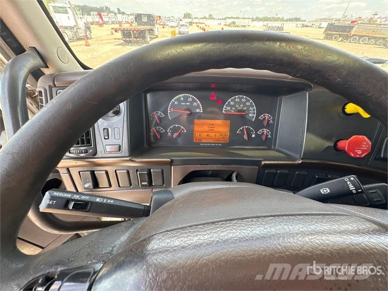 Volvo VNL Vetopöytäautot
