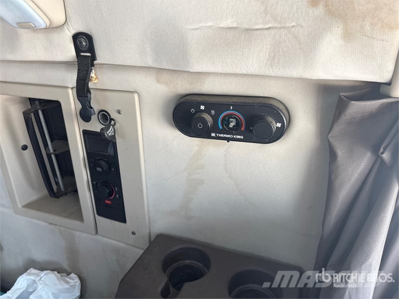 Volvo VNL Vetopöytäautot