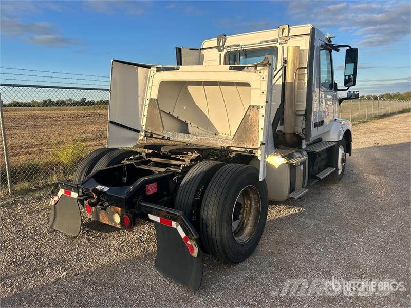 Volvo VNL وحدات الجر