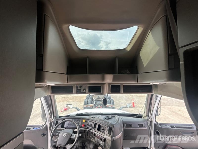 Volvo VNL Sadulveokid
